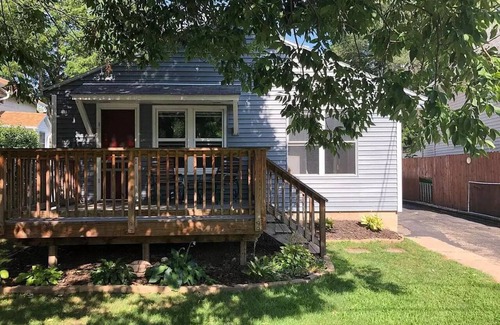 Madison House | *No Cleaning Fee* East Side Home Kid+Pet Friendly