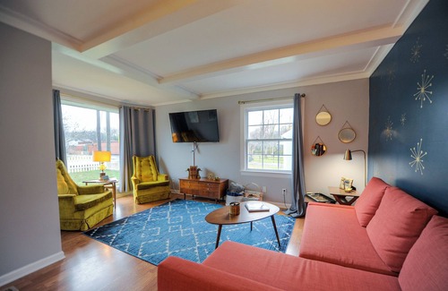 Murfreesboro House | NO CLEANING FEE! Midcentury Modern 2 bedroom-sleeps 6-King, Queen & Sofa Bed