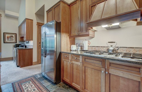 River Run Condo | No Cleaning Fees, Luxurious 3 BR in River Run Village Featuring Ski in,ski out by RedAwning