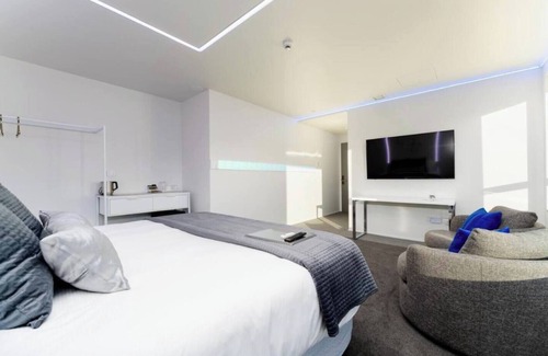 Dunedin City Centre Apartment | No Fuss, Boutique Private Studio Room by Aotearoa Escapes