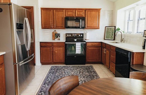 Corinth House | No Hidden Fees! Easy Access 3BR - New Mid Century