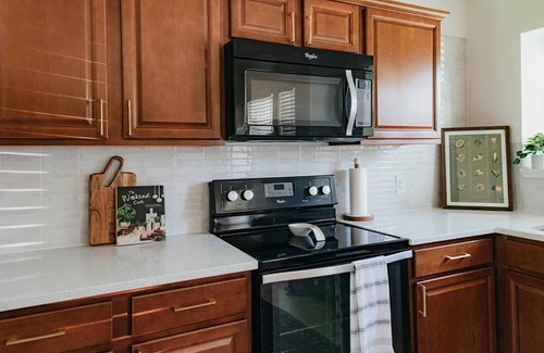 Corinth House | No Hidden Fees! Easy Access 3BR - New Mid Century