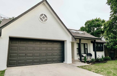 Corinth House | No Hidden Fees! Easy Access 3BR - New Mid Century