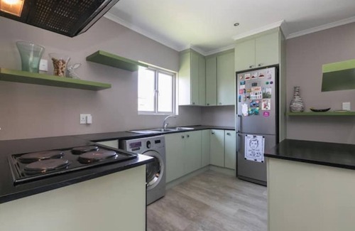 Greater Johannesburg Metropolitan Area Cottage | No load shedding. Pet friendly. 200mbps WiFi