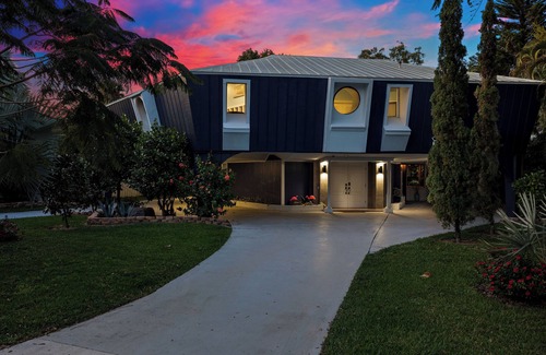 Palm Beach Gardens House | No need to leave this home because we have it all at the Turtle Shack