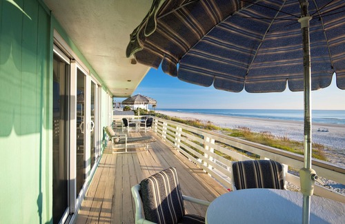 New Smyrna Beach Apartment | NO PET FEES - Angel Inn the Sand - Fish Unit Upstairs North Direct Beach Front