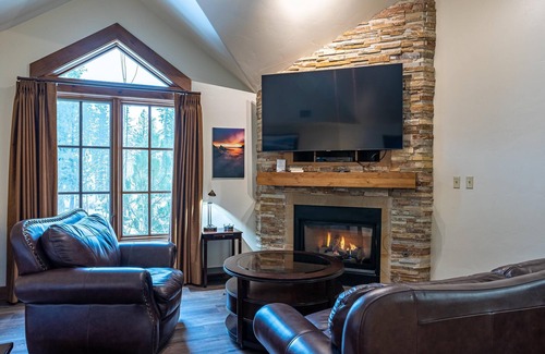 Tamarack Apartment | No Regrets Lodge King Studio Condo - Classic Studio in Osprey Meadows with Fireplace
