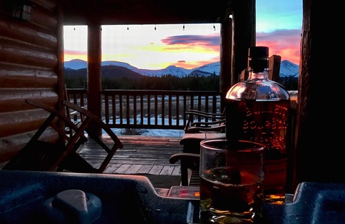 Alma House | No rental restrictions Hot Tub Retreat minutes to Breckenridge.