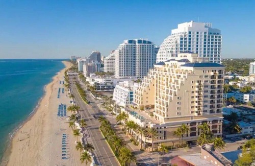 Central Beach Condo | No Resort Fees! 4 Diamond Oceanfront - 804 - Perfect for Couples - Ocean King Bd