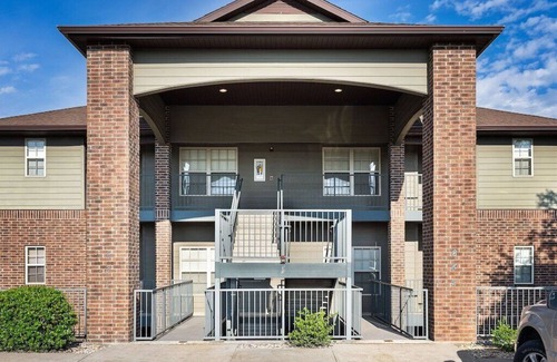 Branson West Condo | No Stairs! 2 miles to Silver Dollar City, Ozark views, resort amenities & more!