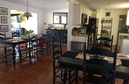 Moneta House | No Wake Cove, Three Kayaks, Fast wifi, 2 King 2 Queen 2 Kids Bungalows, Game Rm