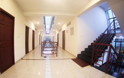 Vyttila Hotel | Noah's Ark