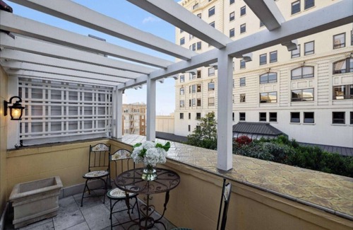 Lower Nob Hill House | Nob Hill Mini-Mansion, Spacious 4-Bedroom Residence in Charming San Francisco