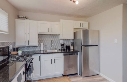 Silver Hill House | Nob Hill/UNM Luxury 2 Bedroom House w/King Beds