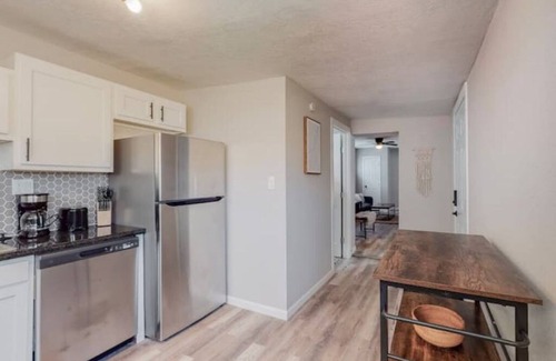 Silver Hill House | Nob Hill/UNM Luxury 2 Bedroom House w/King Beds