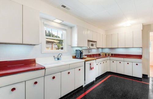 Prineville House | Noble - Charming 1930s 3-bedroom house with WiFi and AC in Prineville