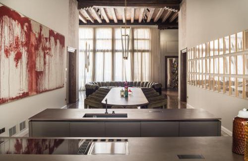 Cannaregio Apartment | Noble Floor Art Apartment R&R