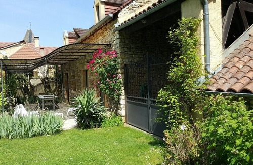 Daglan House | Noëmie's house near Sarlat, charm and heated pool.