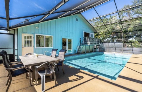 Laurel House | Nokomis Beach Getaway with Heated Pool