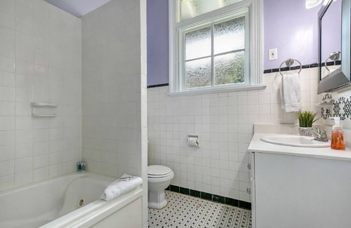 Mid-City Hotel | NOLA Studio | Streetcar Outside Your Door