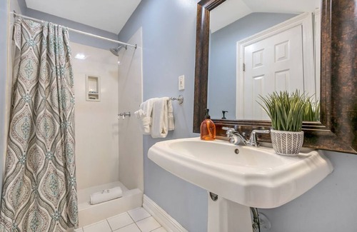 Mid-City Hotel | NOLA Vibes | Cozy Studio on Canal Street