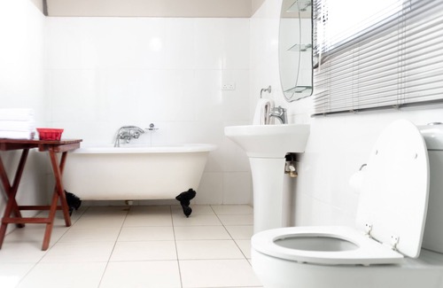 Lusaka Cabin | Nomad's Court Lodge