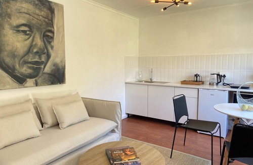 Claremont Cottage | Nomads! Workspace, WiFi, Cafes, Co-working, Table Mtn. Mnthly discounts!