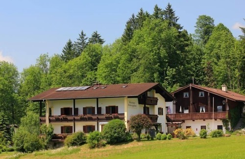 Oberschonau Apartment | Non-smoking vacation apartment, 65 m², separate bedroom, living room with open kitchen, 2 WCs, balcony