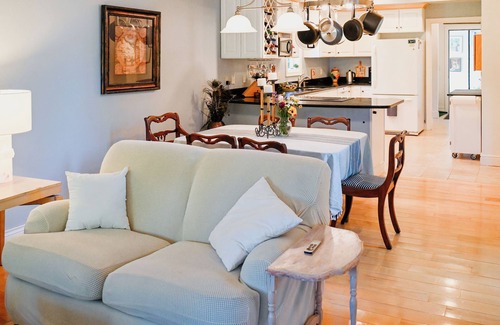Leland House | Nonna's-3 bedrooms, covered porch, private yard, walk everywhere in Leland