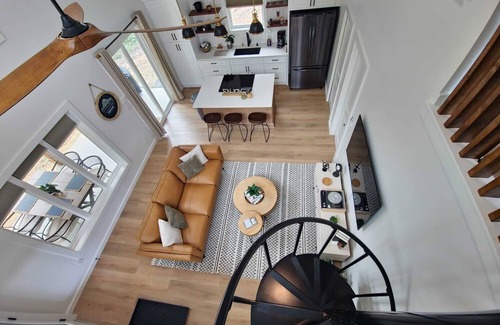 Boomer Cabin | Nook by the Brook- Panoramic Fall Views & Chef's Kitchen