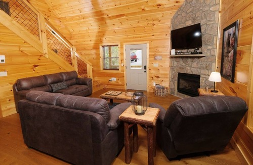 Hemlock Hills Cabin | Nook Cabin - Soak in the Hot Tub!