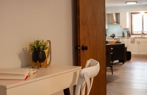 Saugatuck House | Nook on North - Quaint Cottage Steps From Downtown Saugatuck