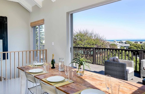 Noordhoek Villa | Noordhoek Beach Villa - solar backup power