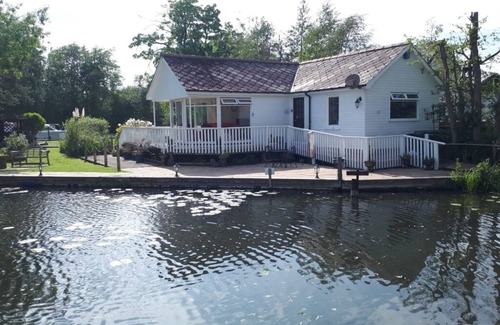 Horning House | NOOSA SOUND SUPERB WATERSIDE BUNGALOW IN HORNING VILLAGE ON THE NORFOLK BROADS