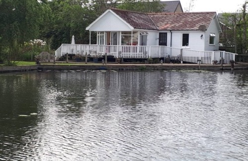 Horning House | NOOSA SOUND SUPERB WATERSIDE BUNGALOW IN HORNING VILLAGE ON THE NORFOLK BROADS