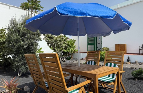 Tinajo Ski Chalet | NoPasaNada: apartmento privado el Hierro, vistas al jardín