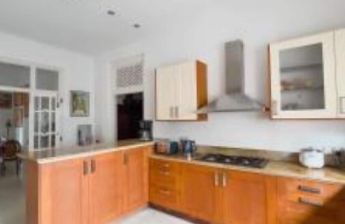 Kollupitiya Apartment | Nora Lynn Deluxe King Room