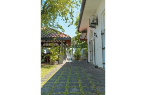 Kollupitiya Apartment | Nora Lynn Deluxe King Room