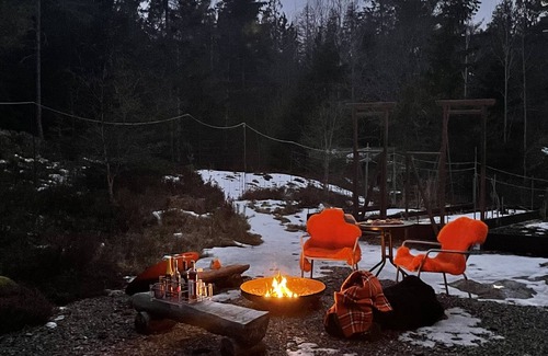 Flemingsberg Villa | Nordic design dream in forest! Lake, hot tub, privacy & 15 mins to Stockholm