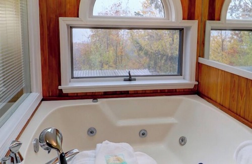 Bartlett Hotel | Nordic Village | Sunrise Townhouse – 2BR End Unit w/Mountain Views