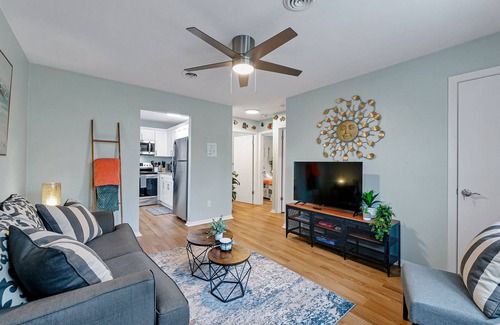 Norfolk - Virginia Beach House | Norfolk 2BR Gem WiFi Laundry Dogs Welcome