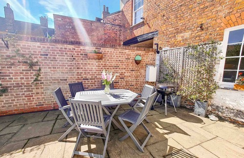 King's Lynn Cottage | Norfolk Historic Townhouse - Norfolk Holiday Properties