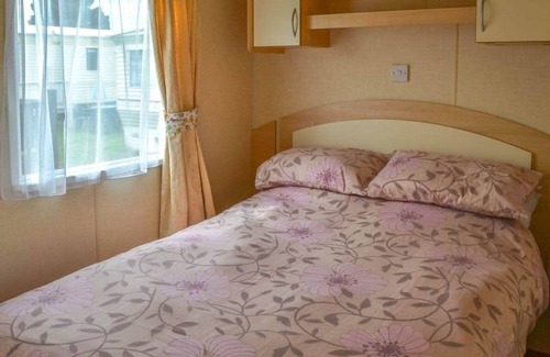 Bacton House | Norfolk Lavender Caravan - Sleeps 4 with Free WiFi and SKY TV.