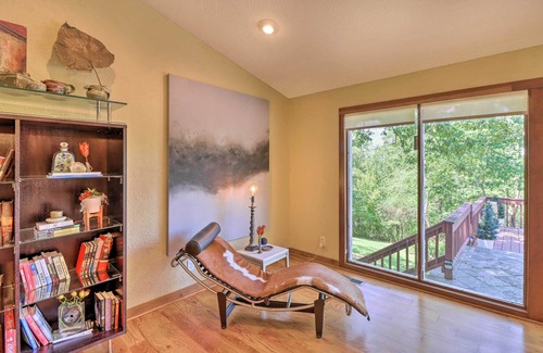 Mountain Home House | Norfork Lake Getaway: Deck, 6 Mi to Main St!