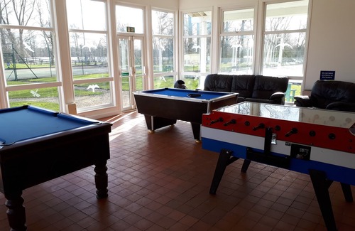 South Cerney Cabin | Norhavn Lodge-Set on the Gated Lakeside Complex with Facilities