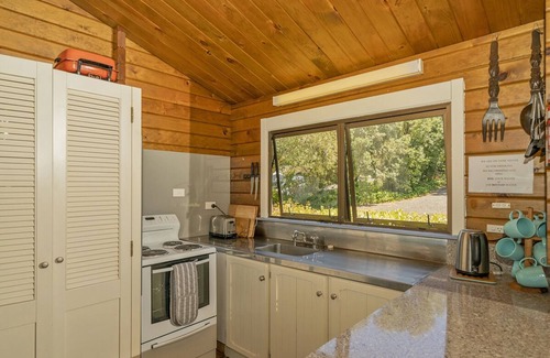 Wharekaho Cottage | Norma's Place - Simpsons Beach Bach