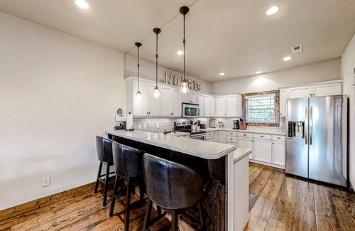 Andersonville Condo | Norris Lake condo w/free attraction tickets, boat slip, deck, mtn & lake views