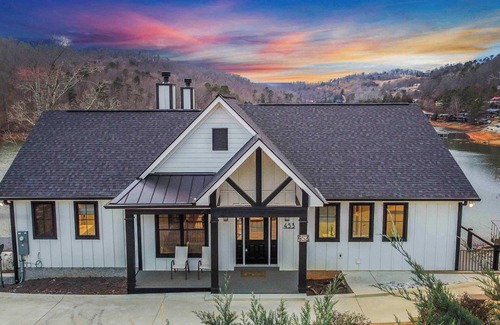 La Follette House | Norris Lake Luxury at Knot Working | Waterfront Home w/Boat Dock