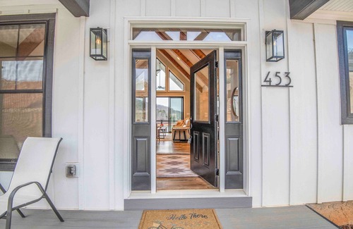 La Follette House | Norris Lake Luxury at Knot Working | Waterfront Home w/Boat Dock