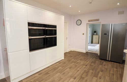 Scarborough Cottage | NORTH BEACH LODGE, pet friendly, with hot tub in Scarborough